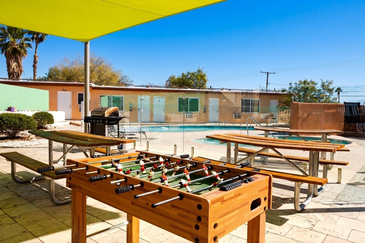 Calle Azteca Outside